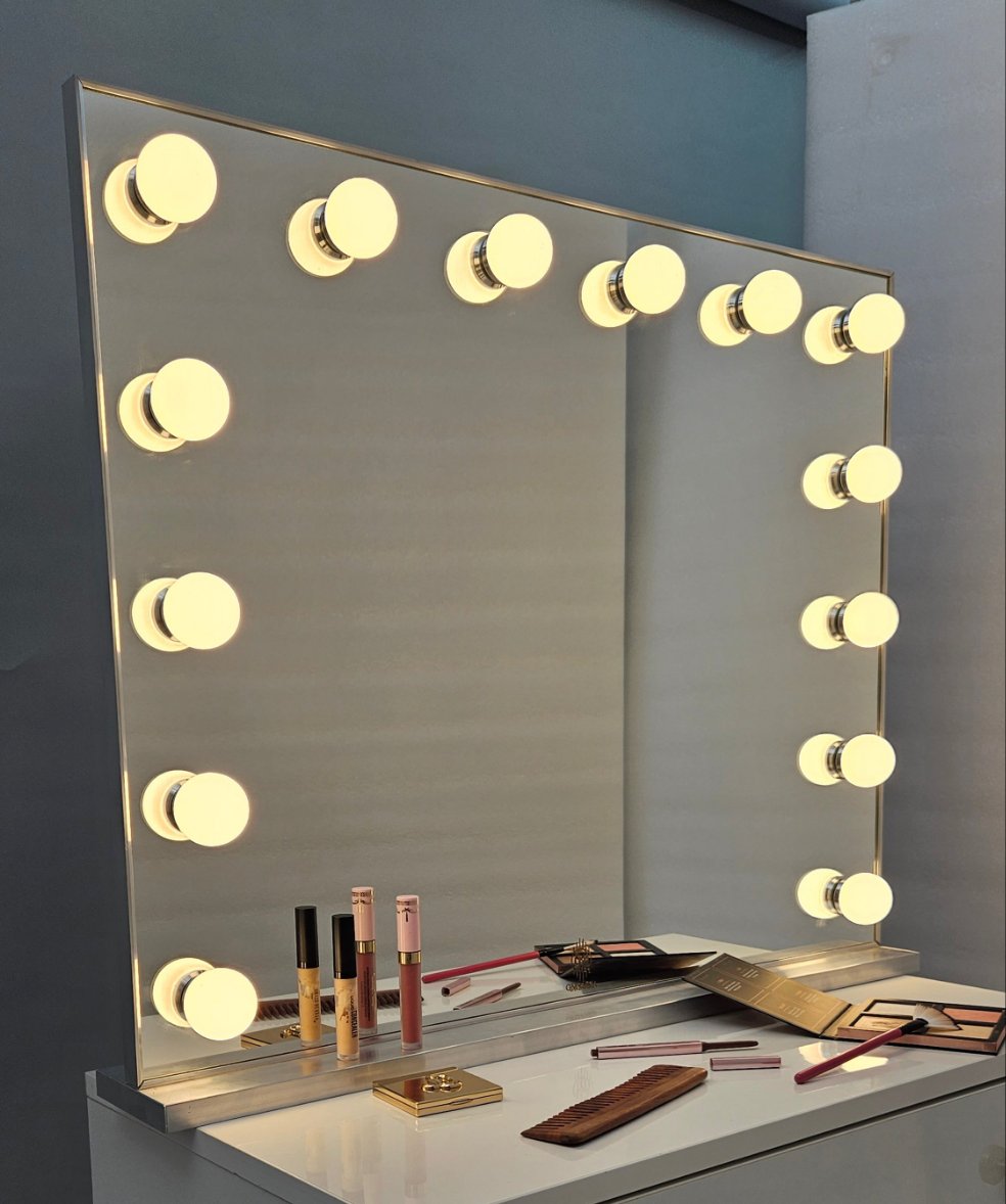 THE MAKEUP MINKA | Hollywood Makeup Mirror