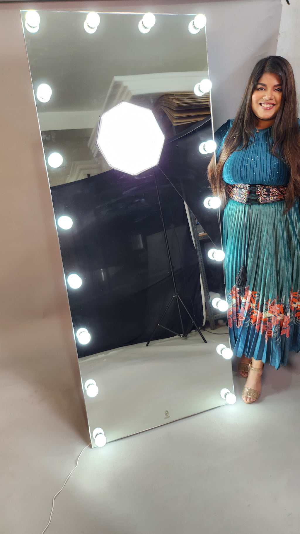 THE MAKEUP STYLER MIRROR | Makeup Mirror with Lights