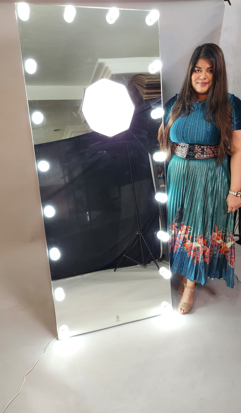 THE MAKEUP STYLER MIRROR | Makeup Mirror with Lights