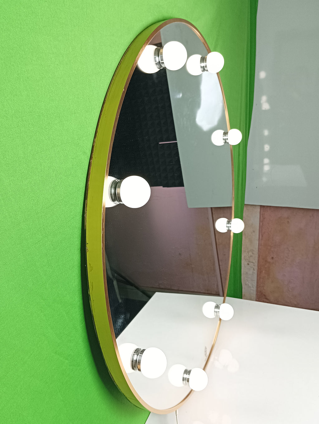 The Makeup Halo | Makeup Vanity with Light