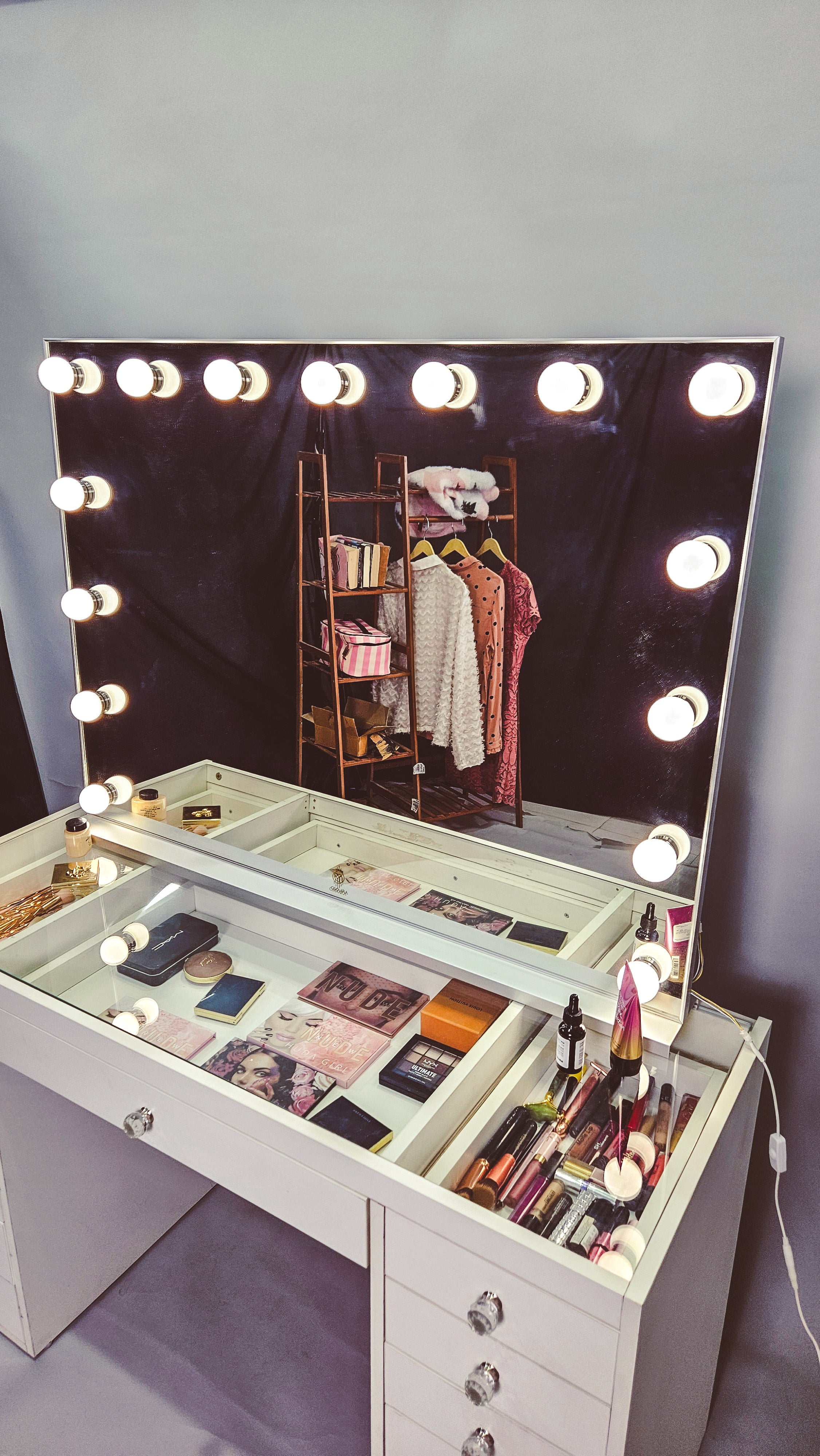 THE MAKEUP ENCHANTRESS | Makeup Vanity Dressing Table