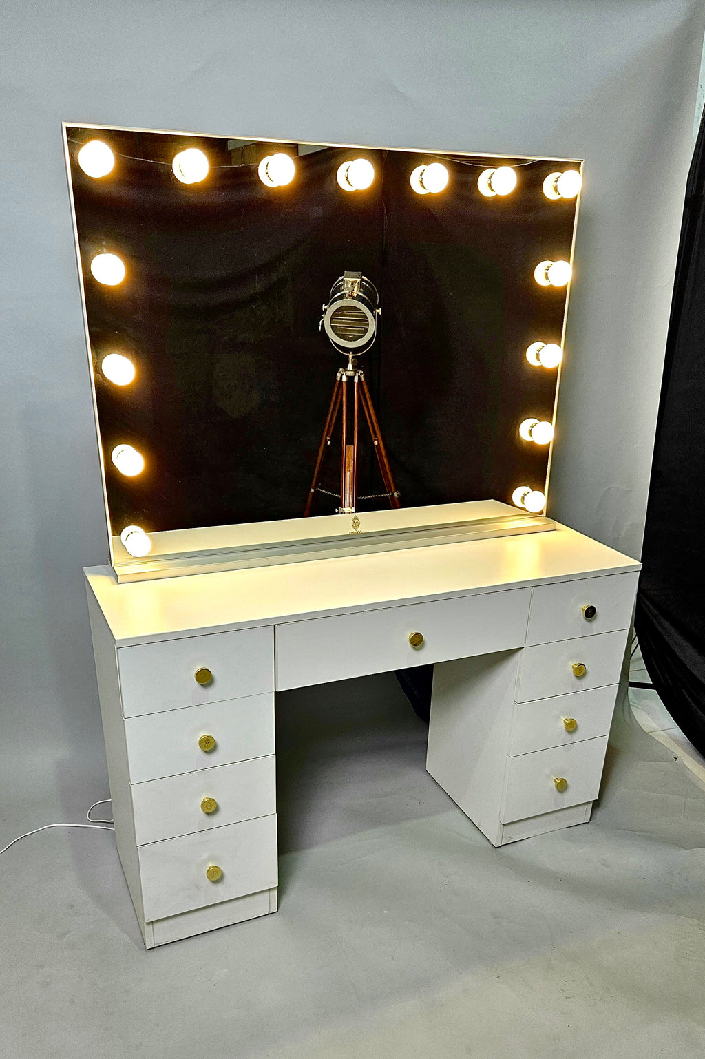 The Makeup Dreamland Vanity | Makeup Vanity Dressing Table