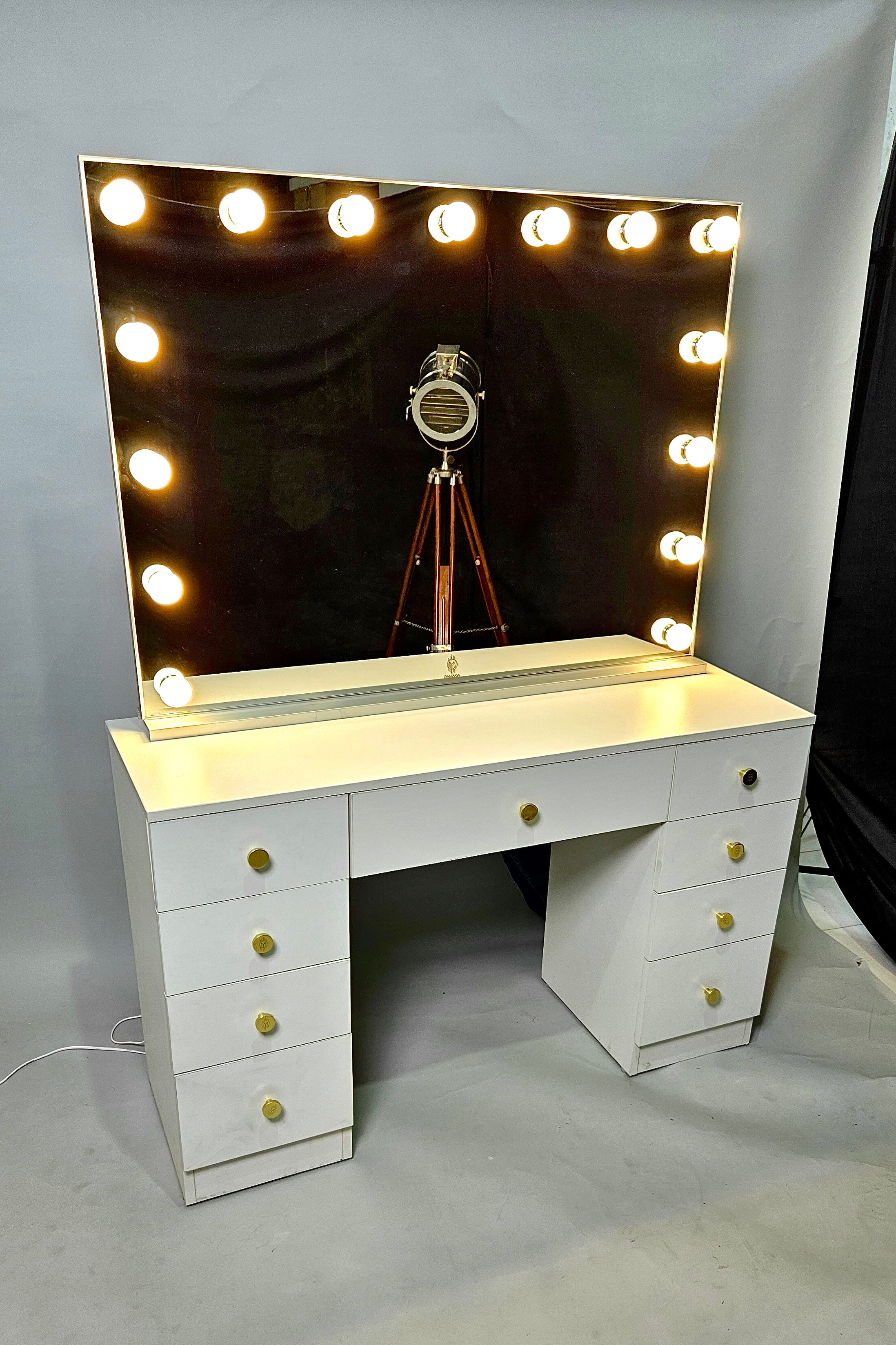 The Makeup Dreamland Vanity | Makeup Vanity Dressing Table