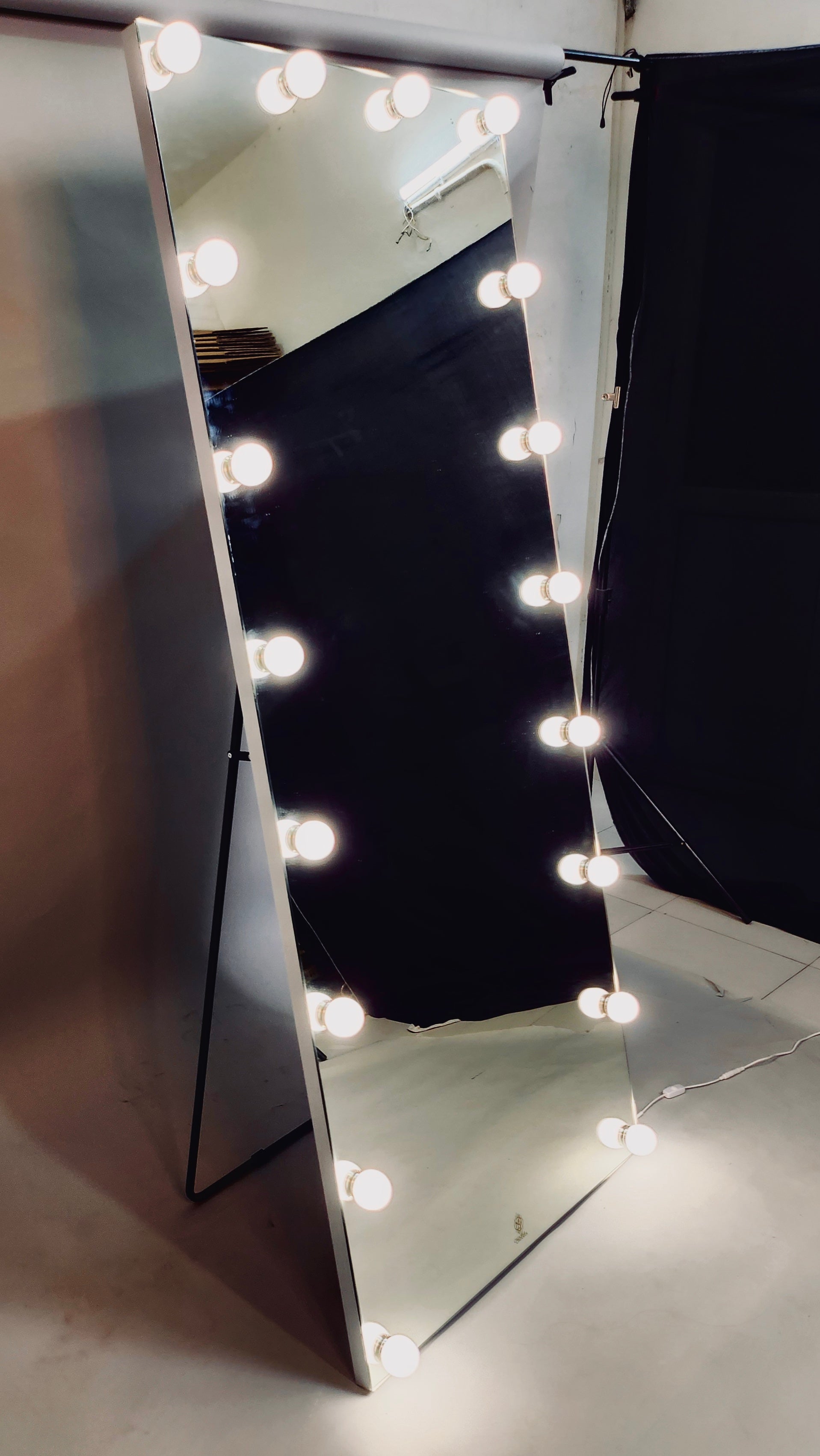 THE MAKEUP STYLER MIRROR | Makeup Mirror with Lights