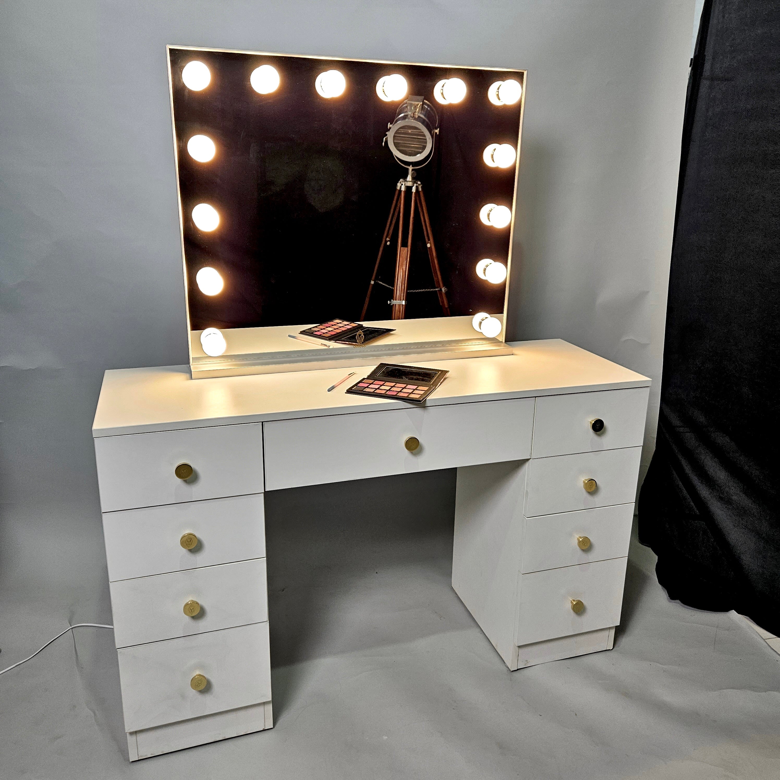 The Makeup Paradise | Makeup Vanity Dressing Table