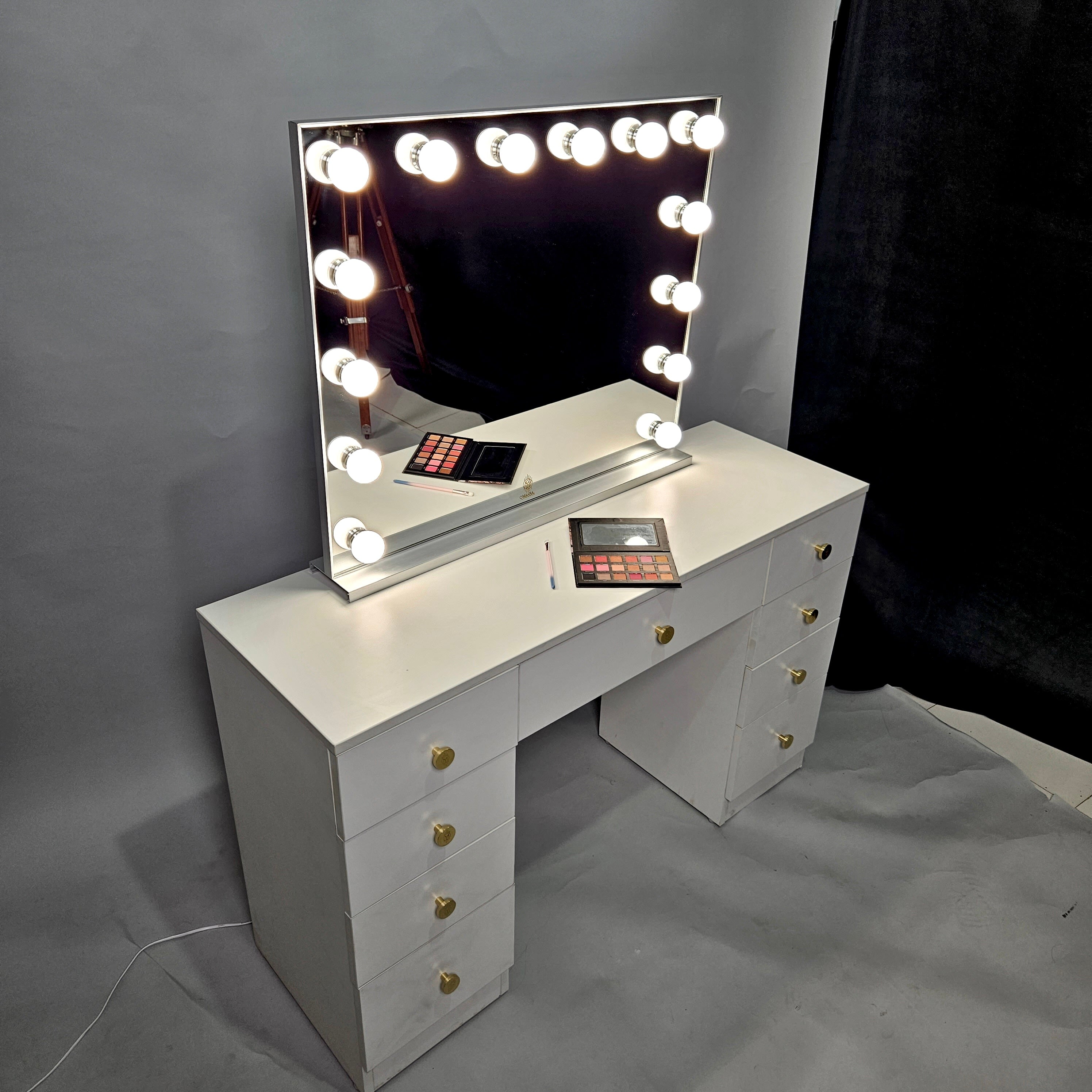 The Makeup Paradise | Makeup Vanity Dressing Table