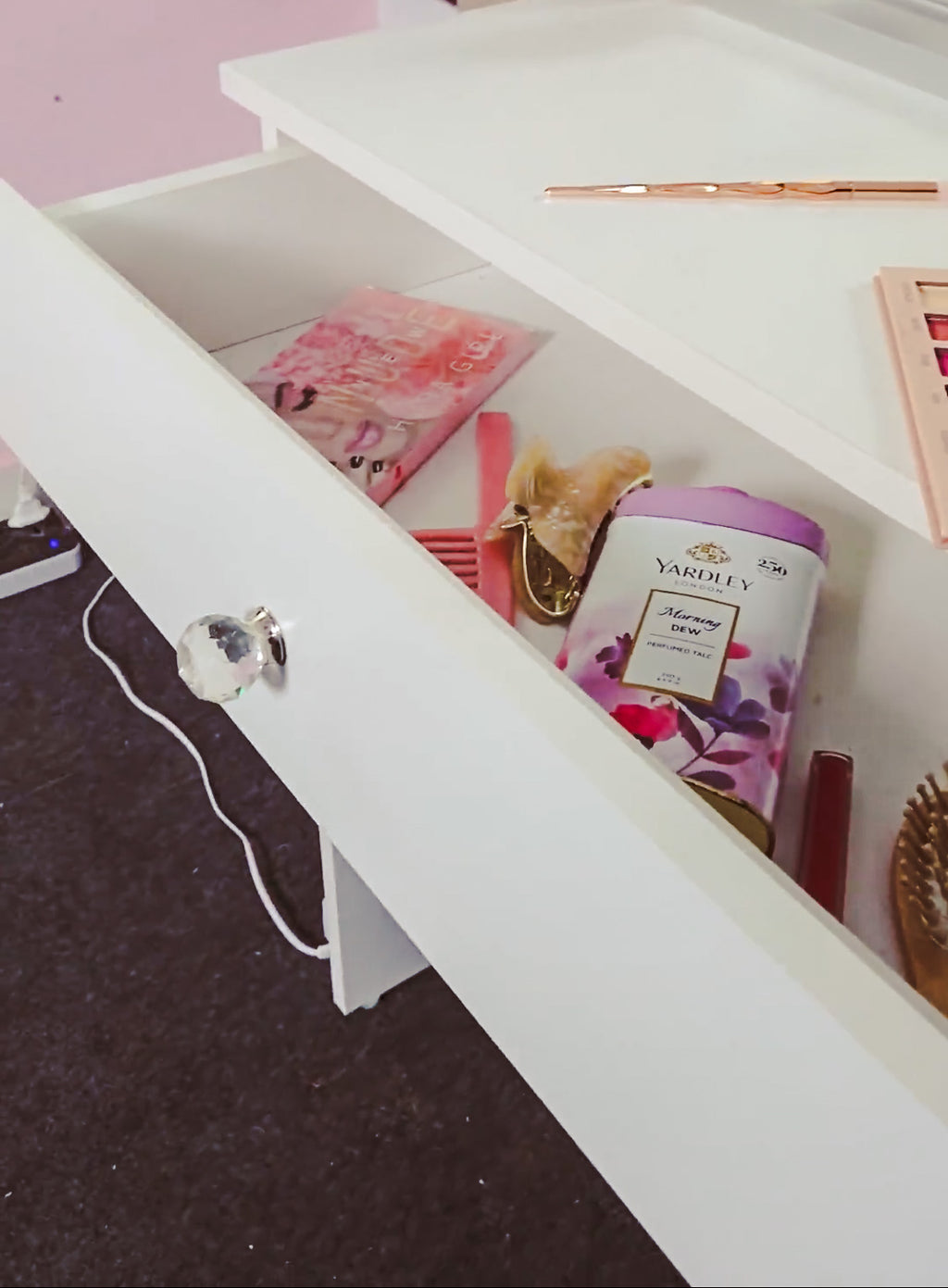 THE MAKEUP OASIS | Makeup Vanity Dressing Table