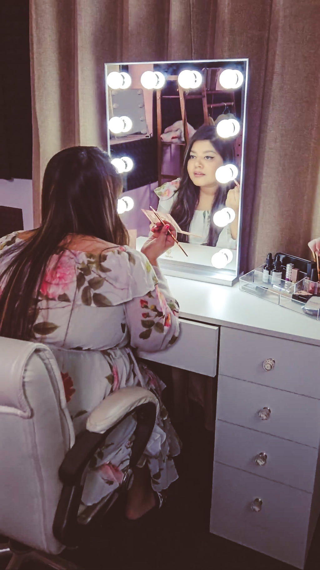THE MAKEUP OASIS | Makeup Vanity Dressing Table