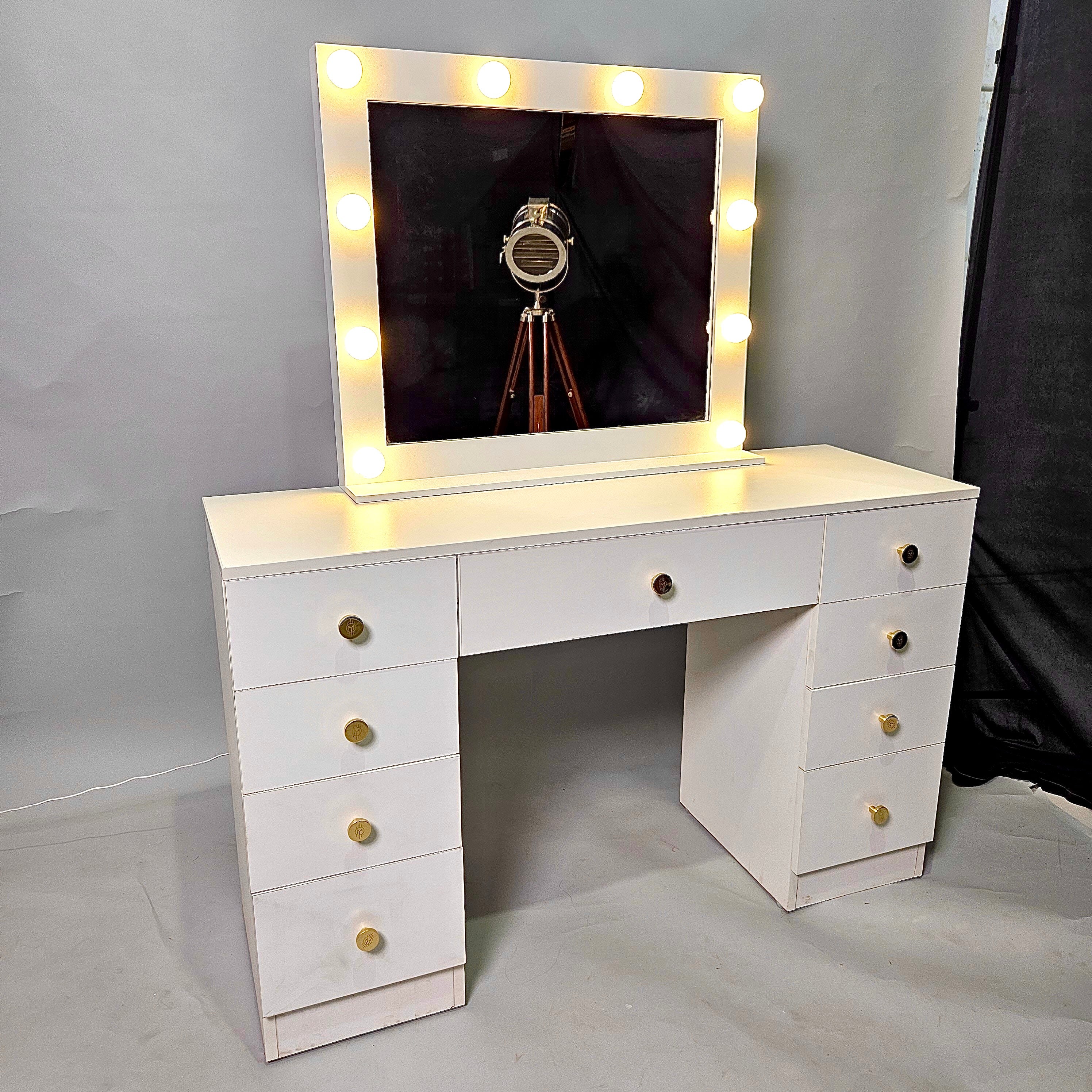 The Makeup Boutique | Makeup Vanity Dressing Table