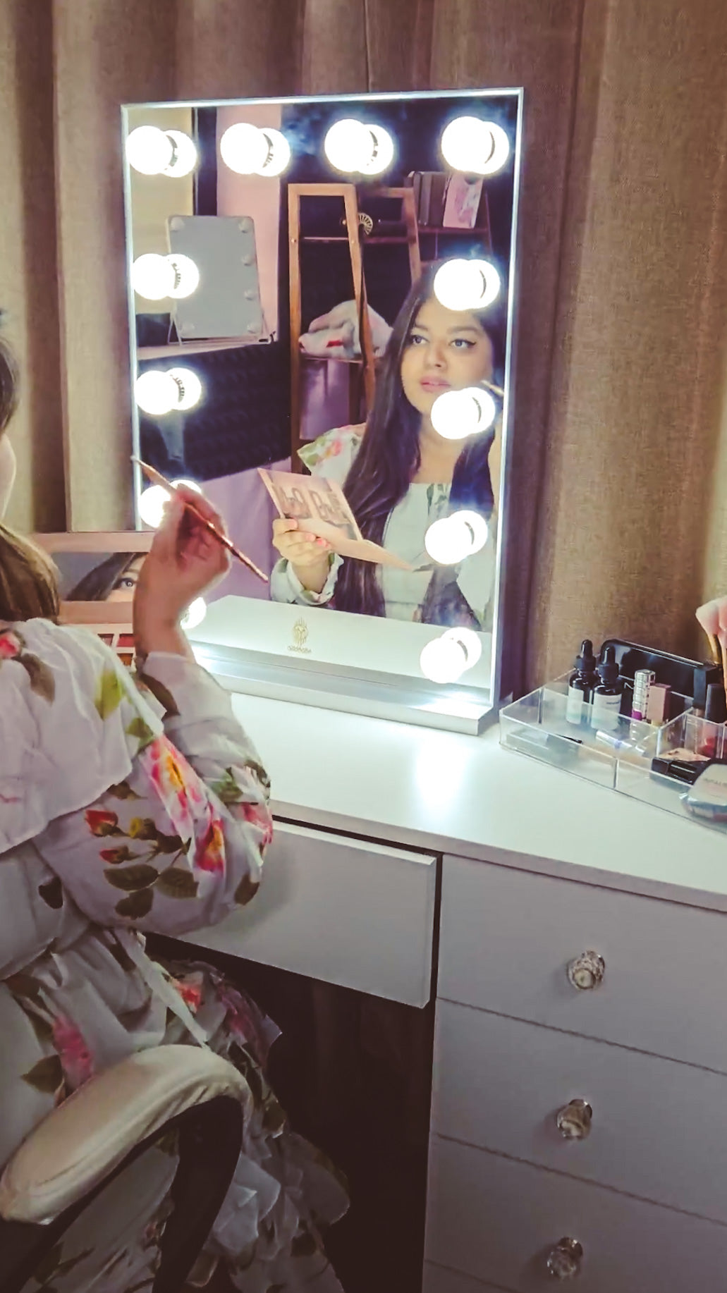THE MAKEUP OASIS | Makeup Vanity Dressing Table