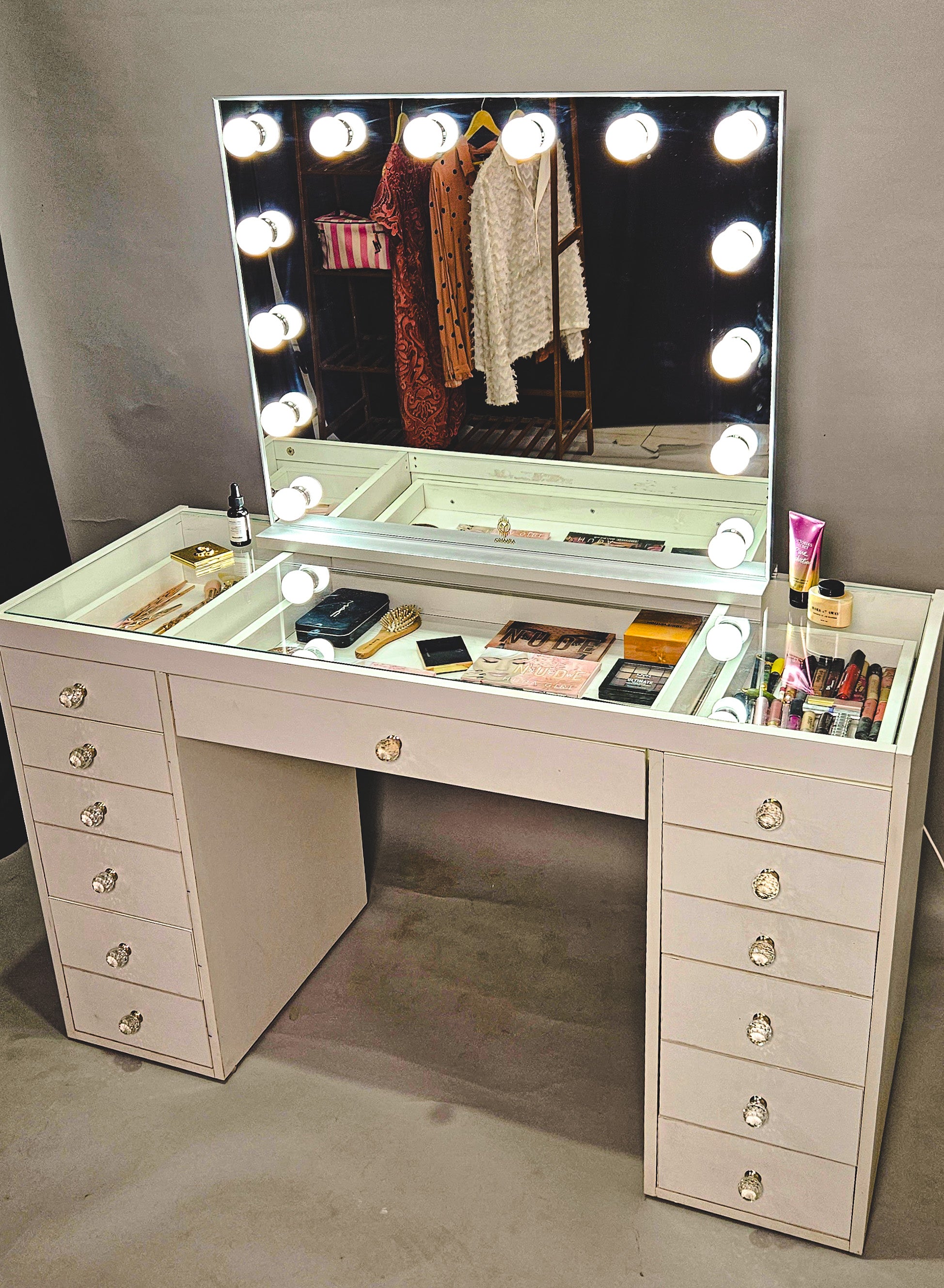 THE MAKEUP MINKA | Hollywood Makeup Mirror