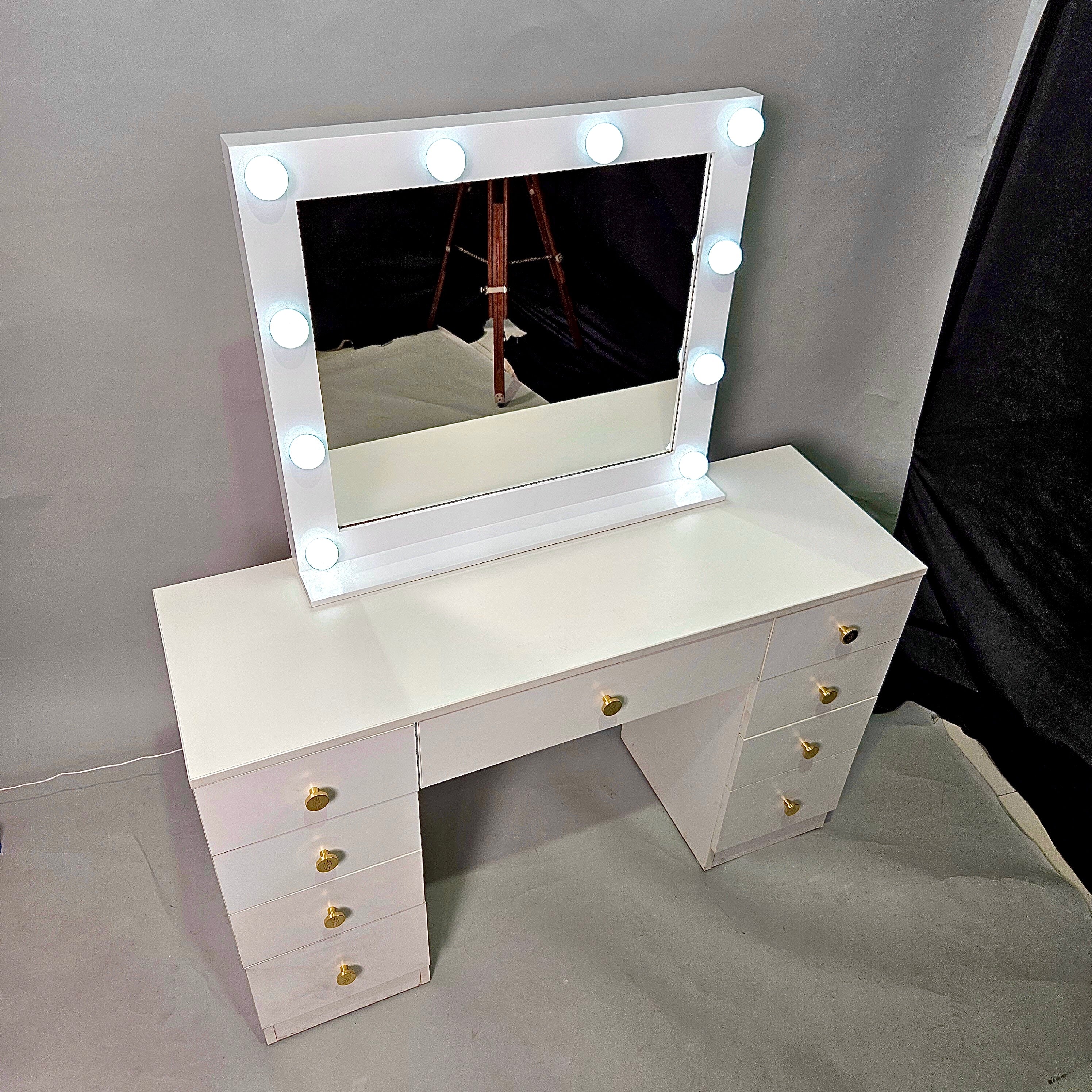The Makeup Boutique | Makeup Vanity Dressing Table