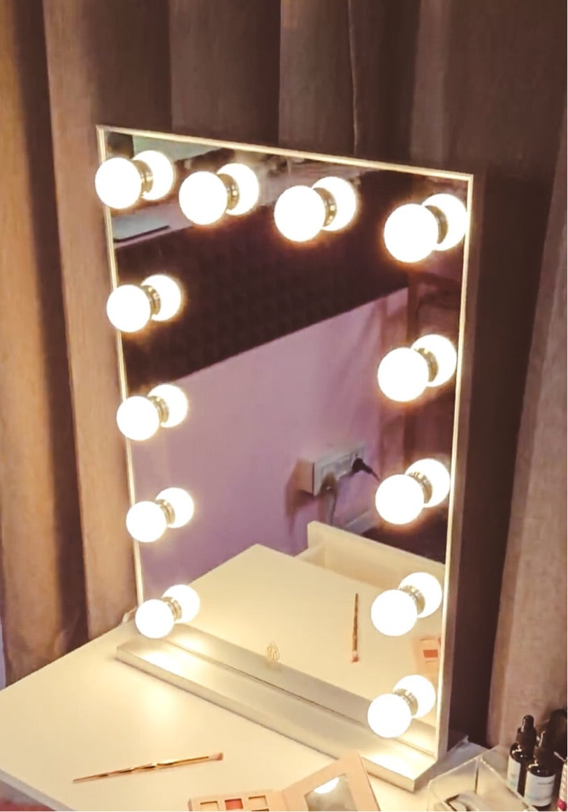 The Makeup Spotlight | Hollywood Makeup Mirror