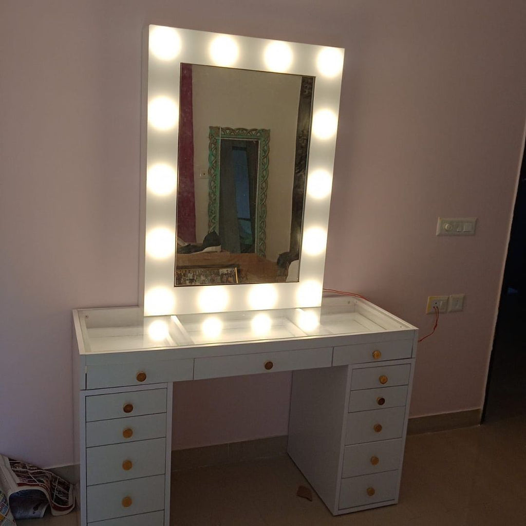 THE MAKEUP SUPERSTAR | MAKEUP VANITY WITH LED LIGHTS - Omaara