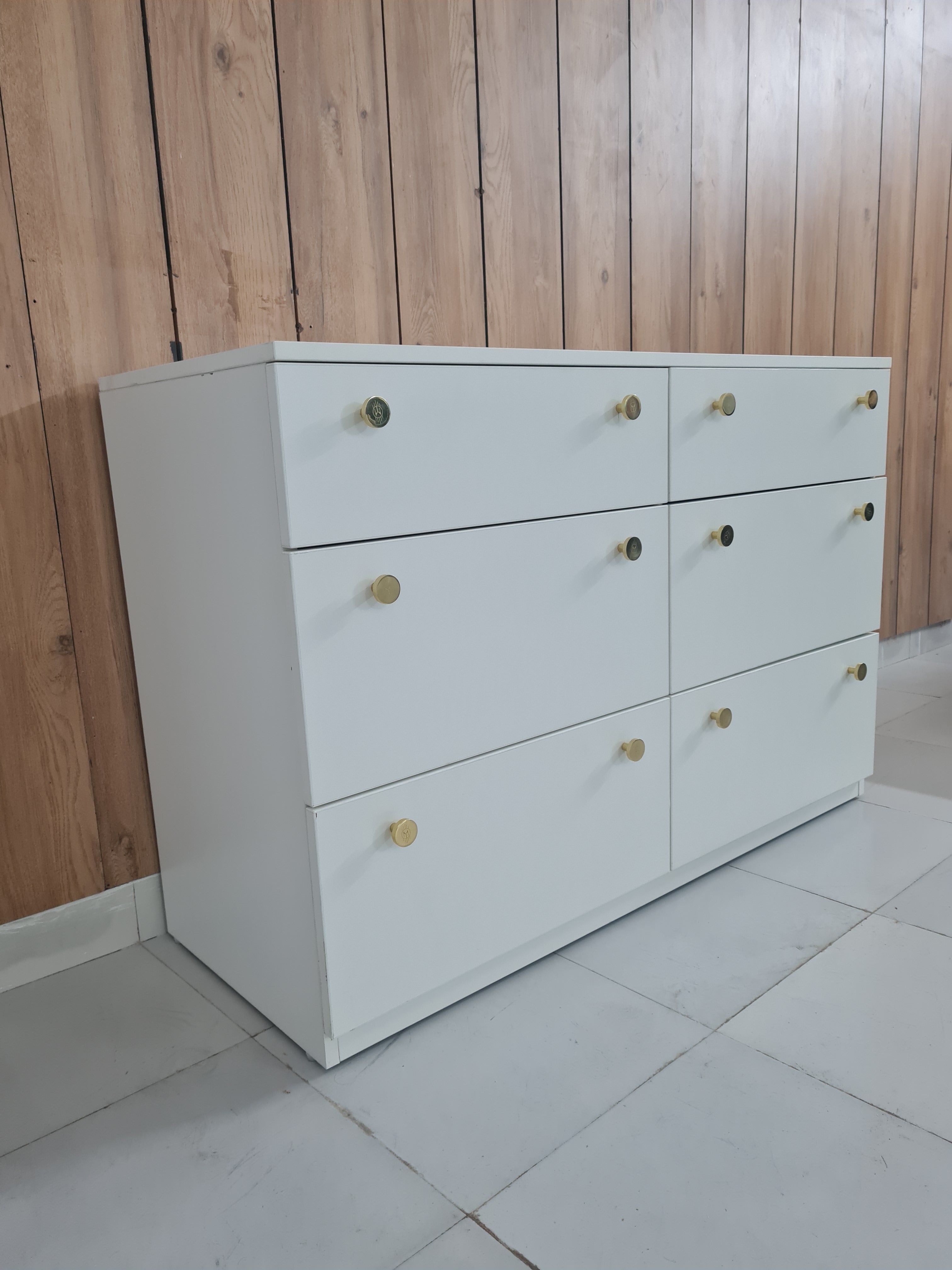 THE WIFEY CHESTER - Omaara