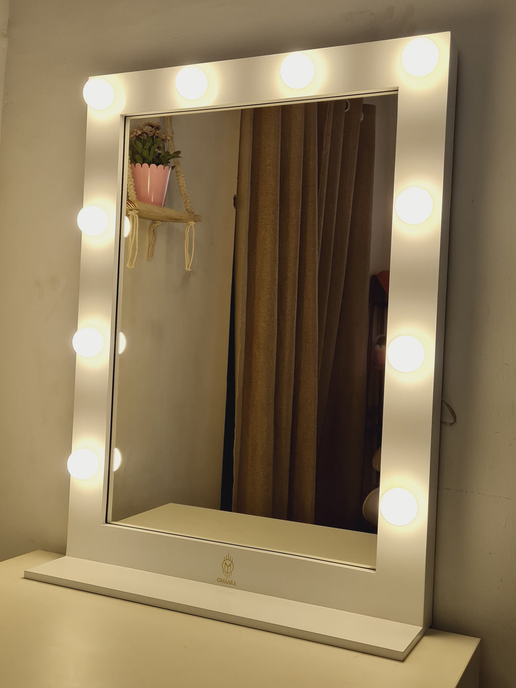 THE MAKEUP MIRAGE | MAKEUP MIRROR WITH LIGHTS - Omaara