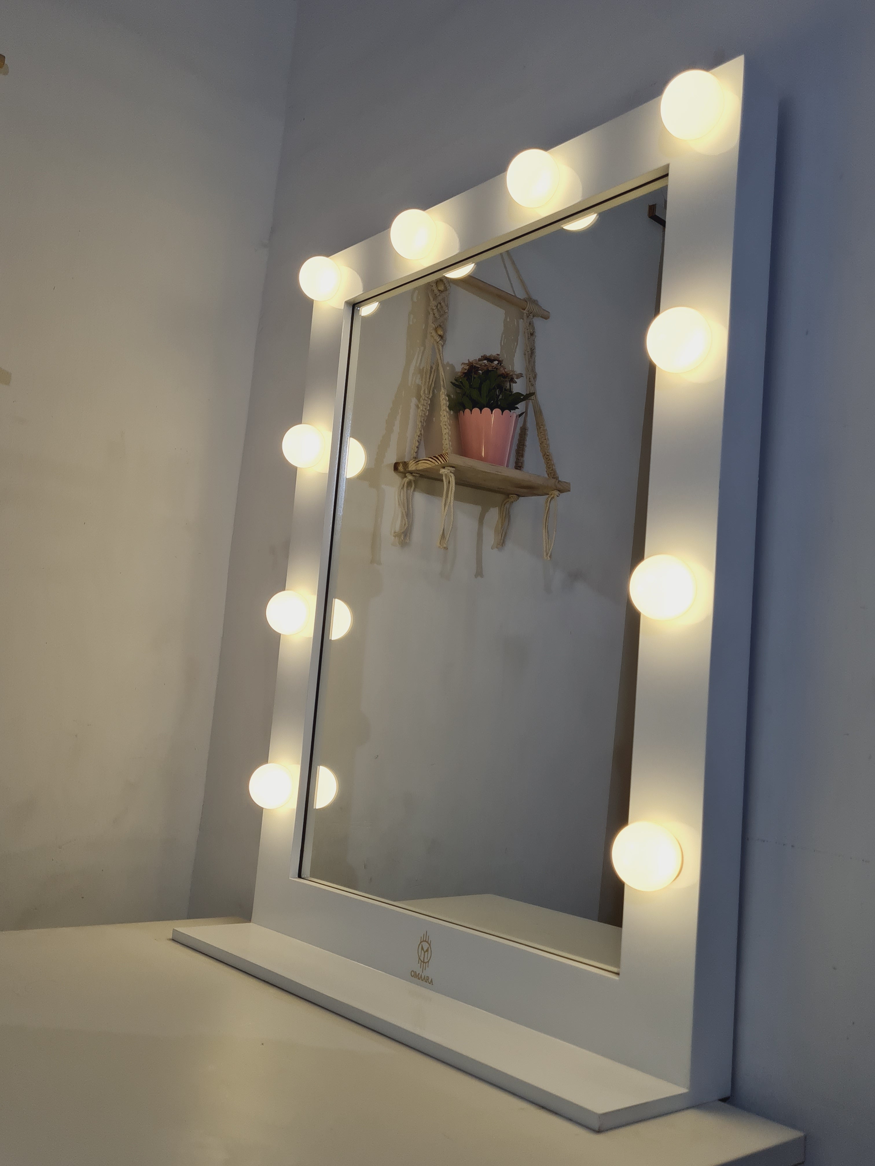 THE MAKEUP MIRAGE | MAKEUP MIRROR WITH LIGHTS - Omaara