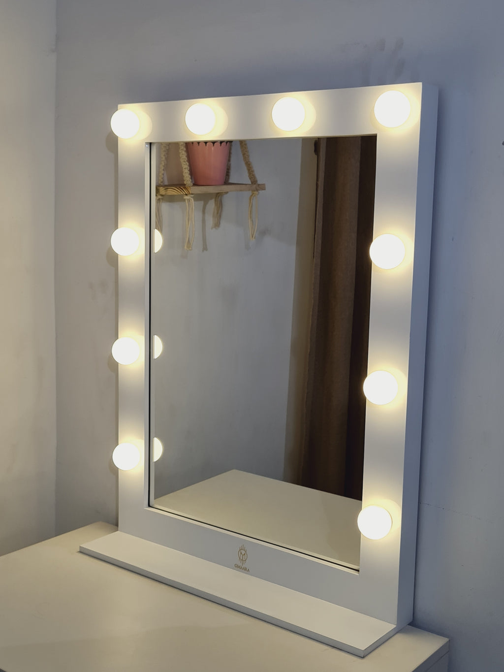 THE MAKEUP MIRAGE | MAKEUP MIRROR WITH LIGHTS - Omaara