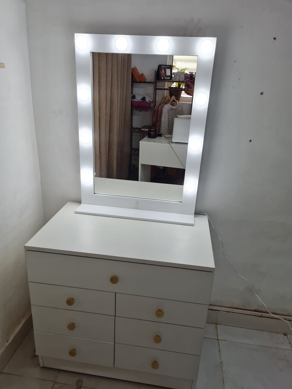 THE MAKEUP WARRIOR | MAKEUP VANITY WITH LED LIGHTS - Omaara