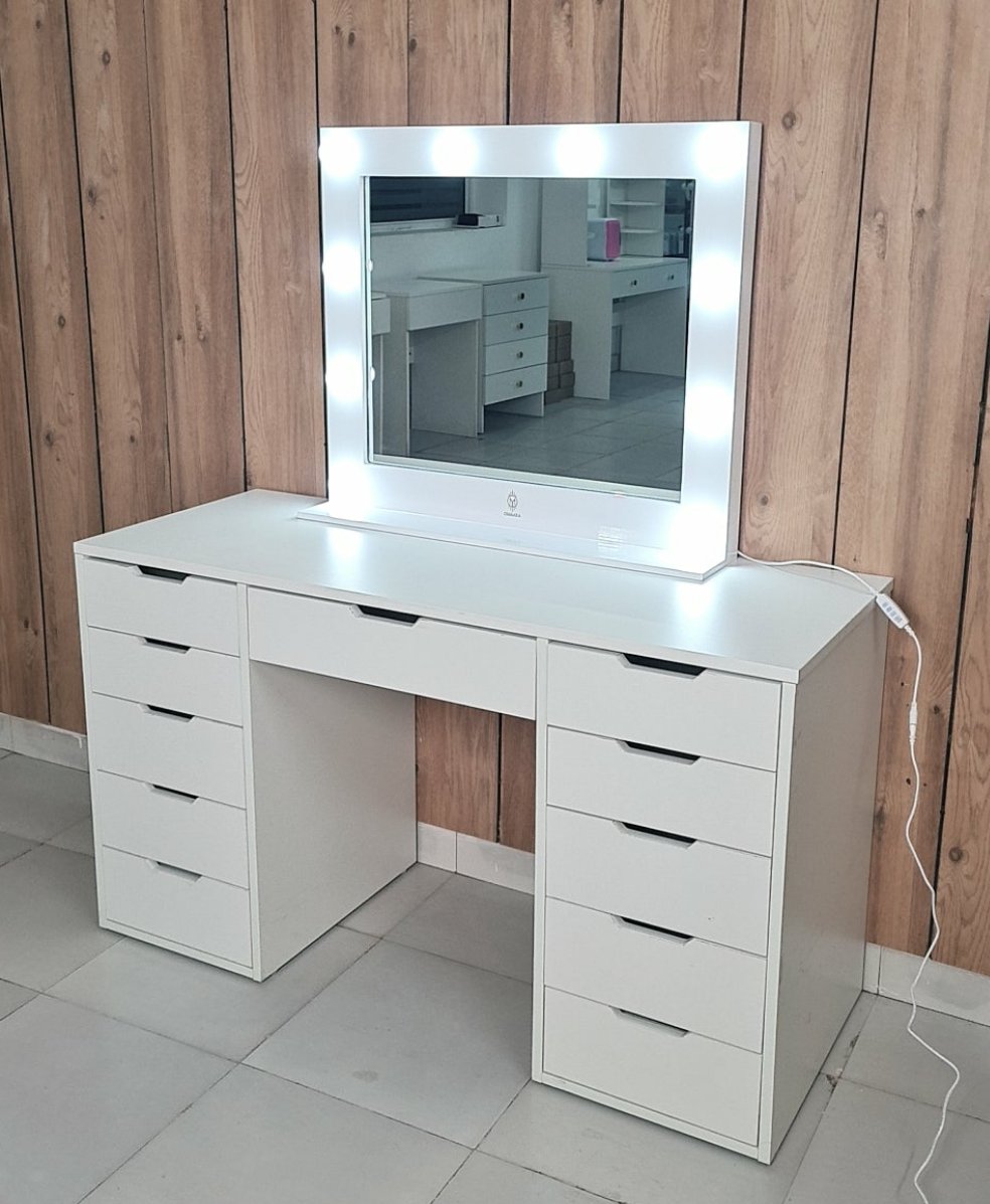 THE MAKEUP LADY | MAKEUP VANITY WITH LED LIGHTS - Omaara