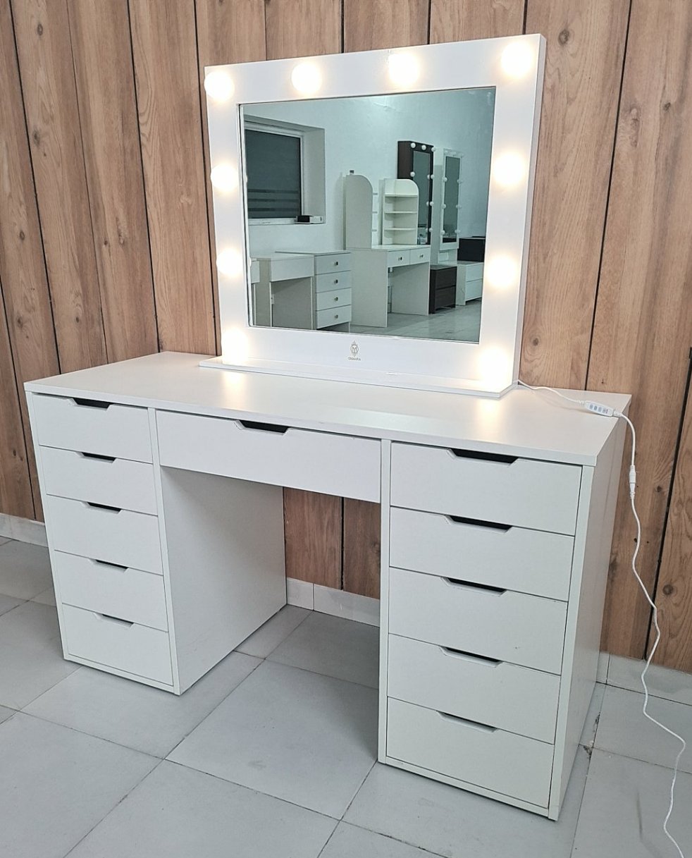 THE MAKEUP LADY | MAKEUP VANITY WITH LED LIGHTS - Omaara
