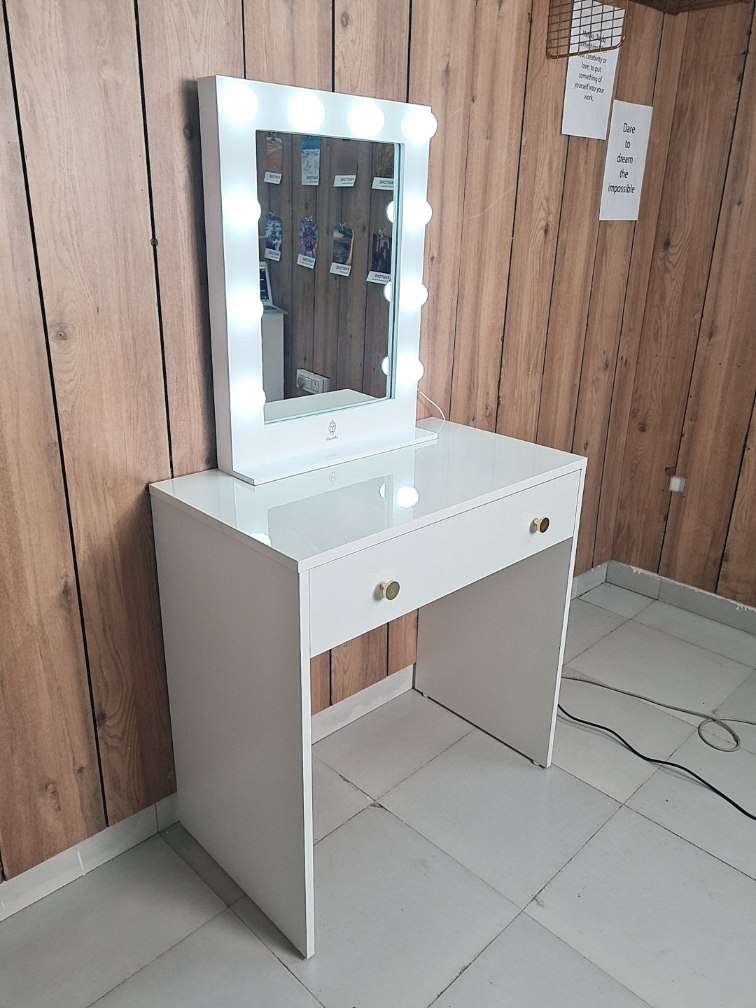 THE MAKEUP DEVIL | MAKEUP VANITY WITH LED LIGHTS - Omaara