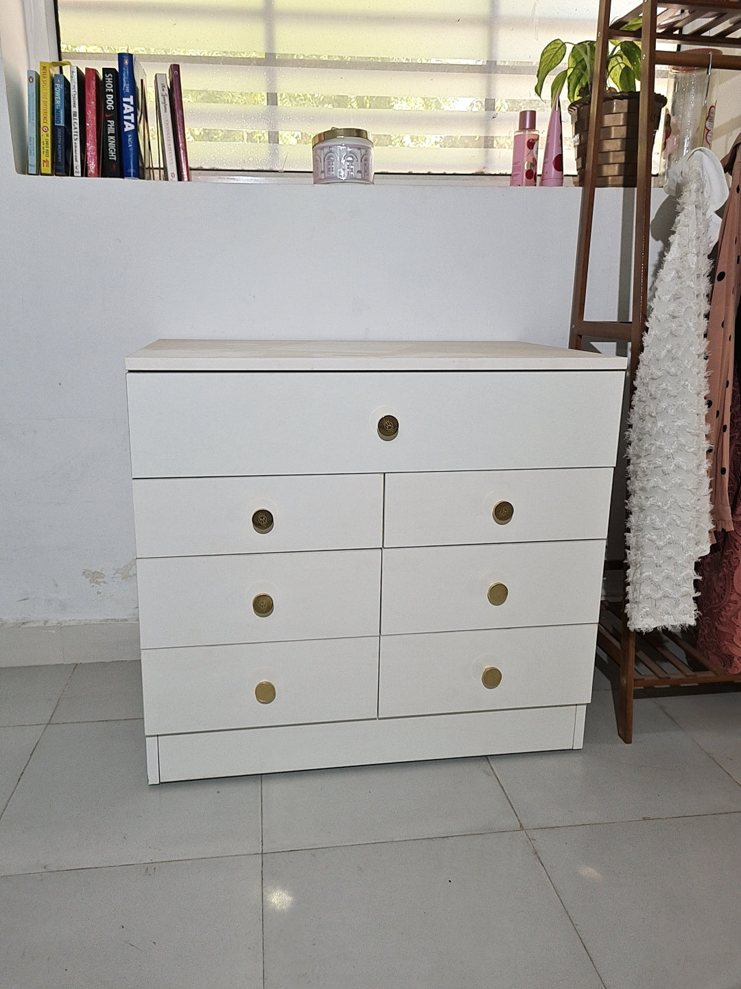 THE PRINCESS TREASURY - Omaara