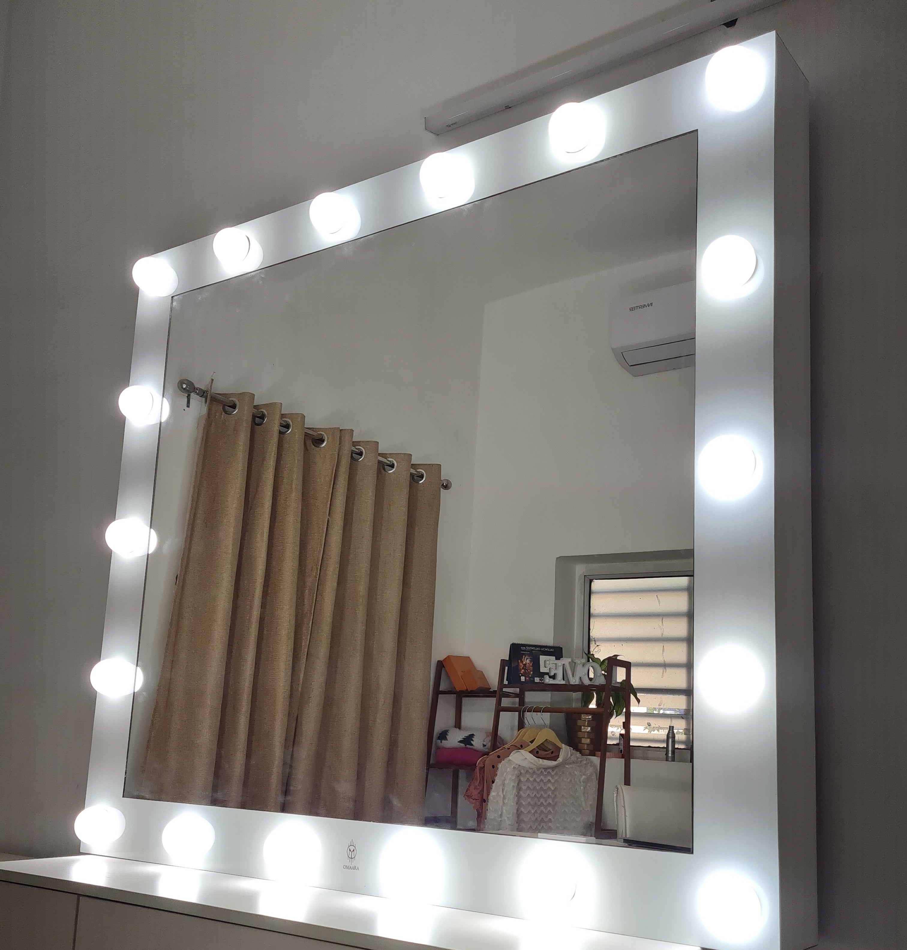 THE MAKEUP COUNTRY - Omaara