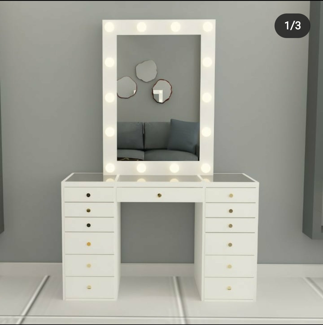 THE MAKEUP SUPERSTAR | MAKEUP VANITY WITH LED LIGHTS - Omaara