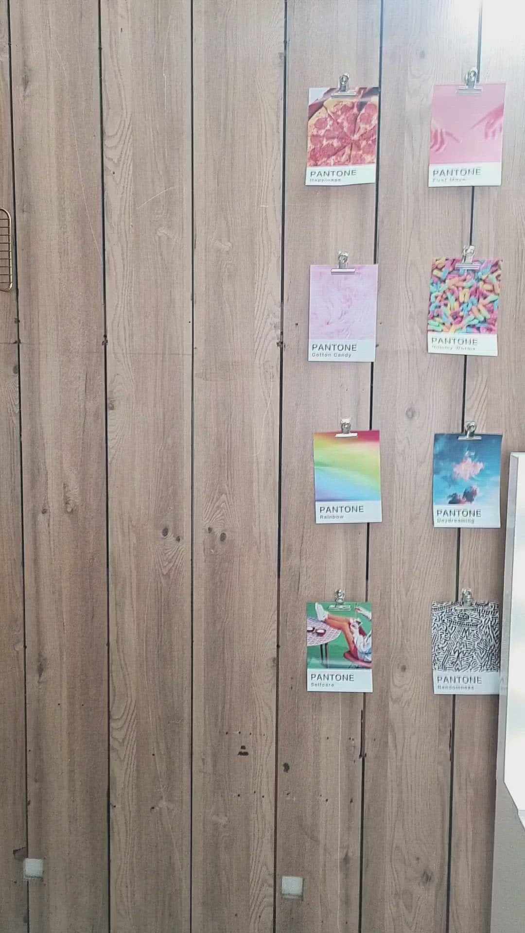 THE MAKEUP FREAK | MAKEUP VANITY WITH LED LIGHTS