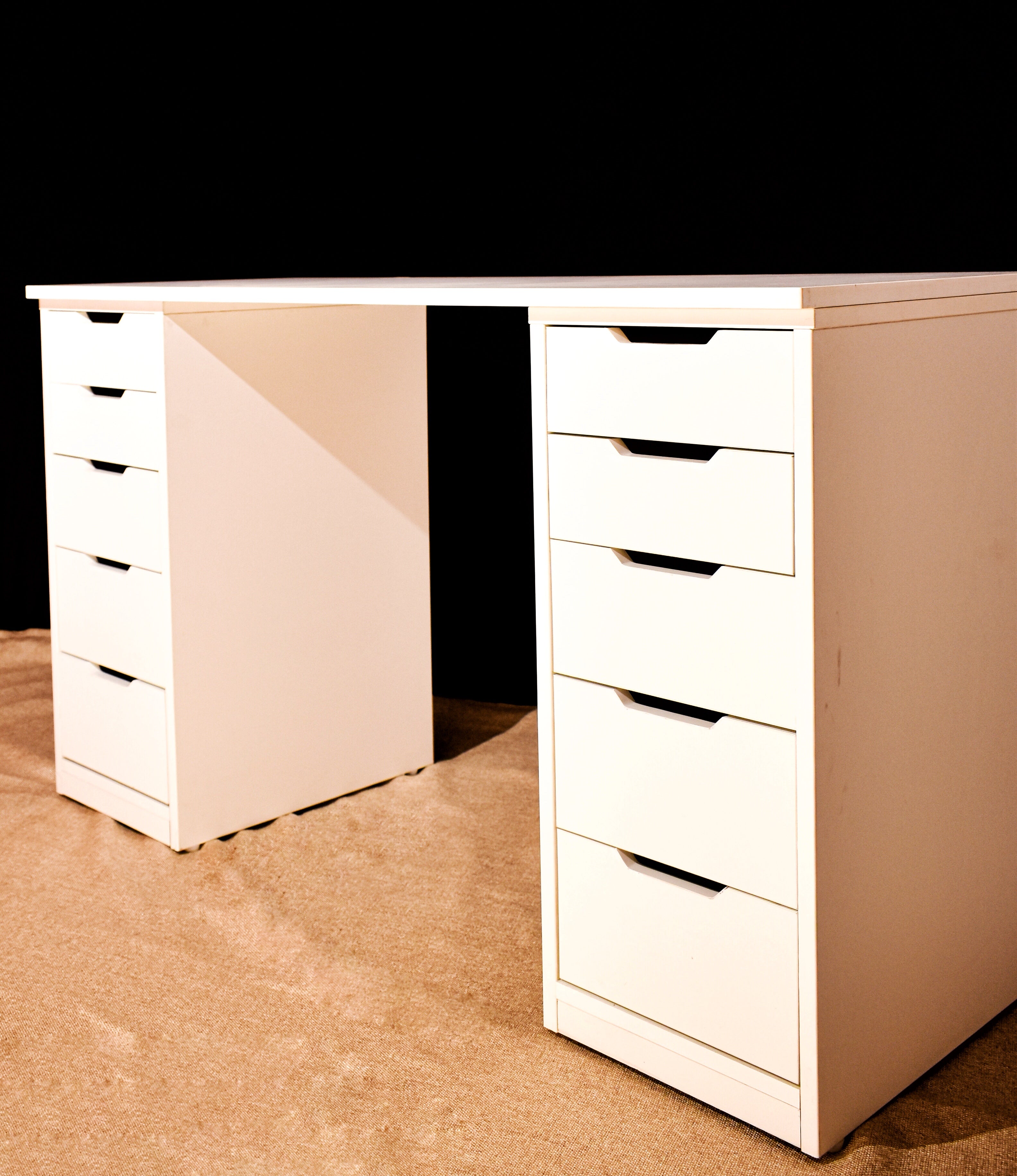 THE PRINCESS TABLE - Omaara