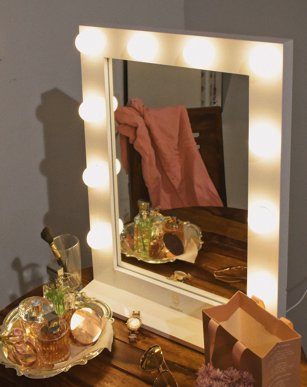 THE MAKEUP NINJA | HOLLYWOOD MIRROR WITH LED LIGHTS - Omaara