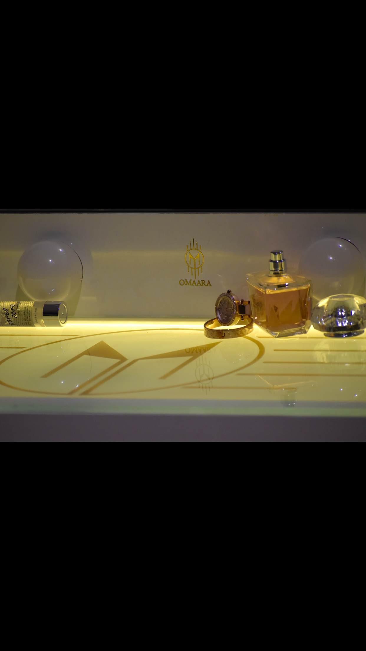 THE MAKEUP WIZARD | MAKEUP VANITY WITH LED LIGHTS - Omaara