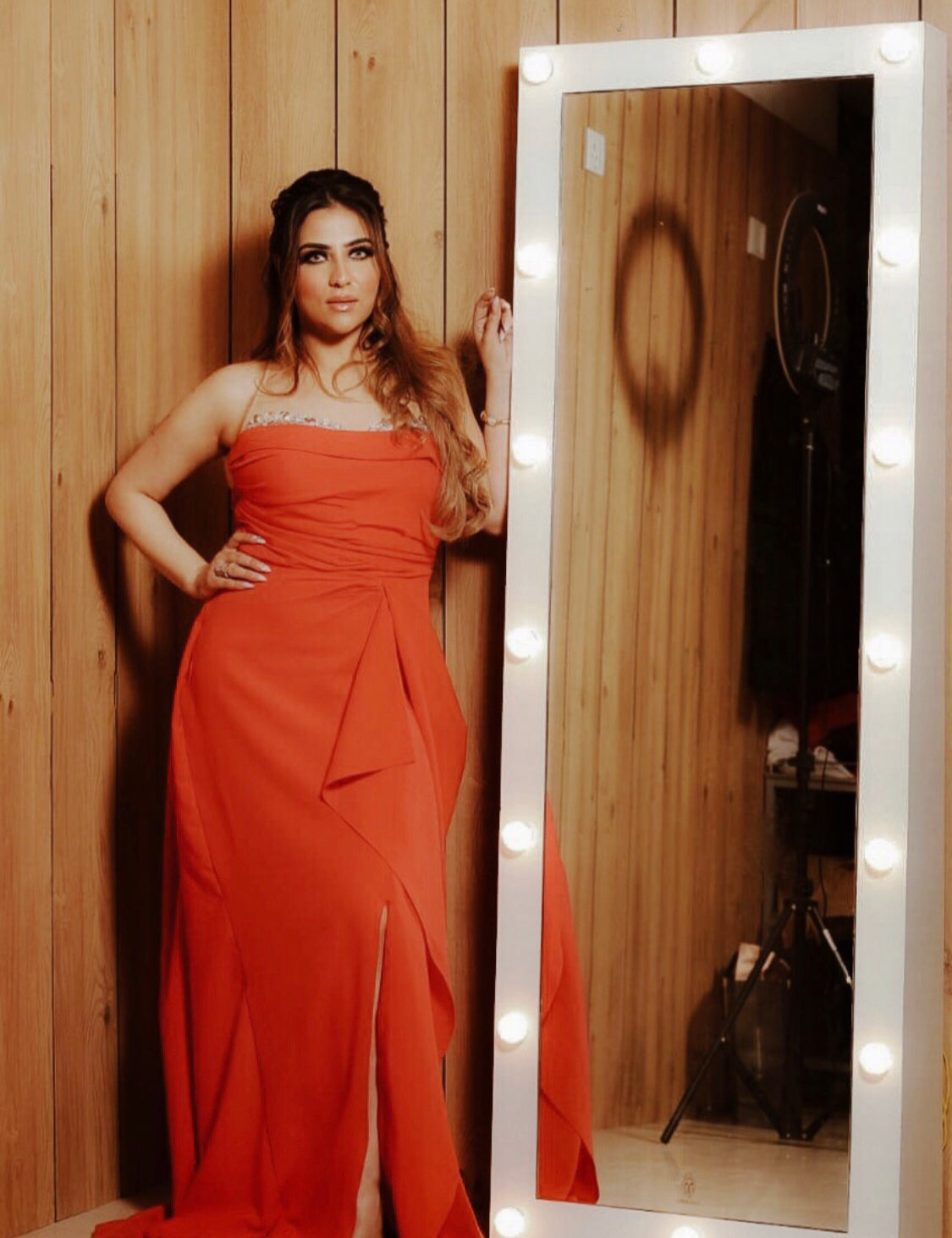 THE MAKEUP THUNDER | MAKEUP MIRROR WITH LED BULBS - Omaara