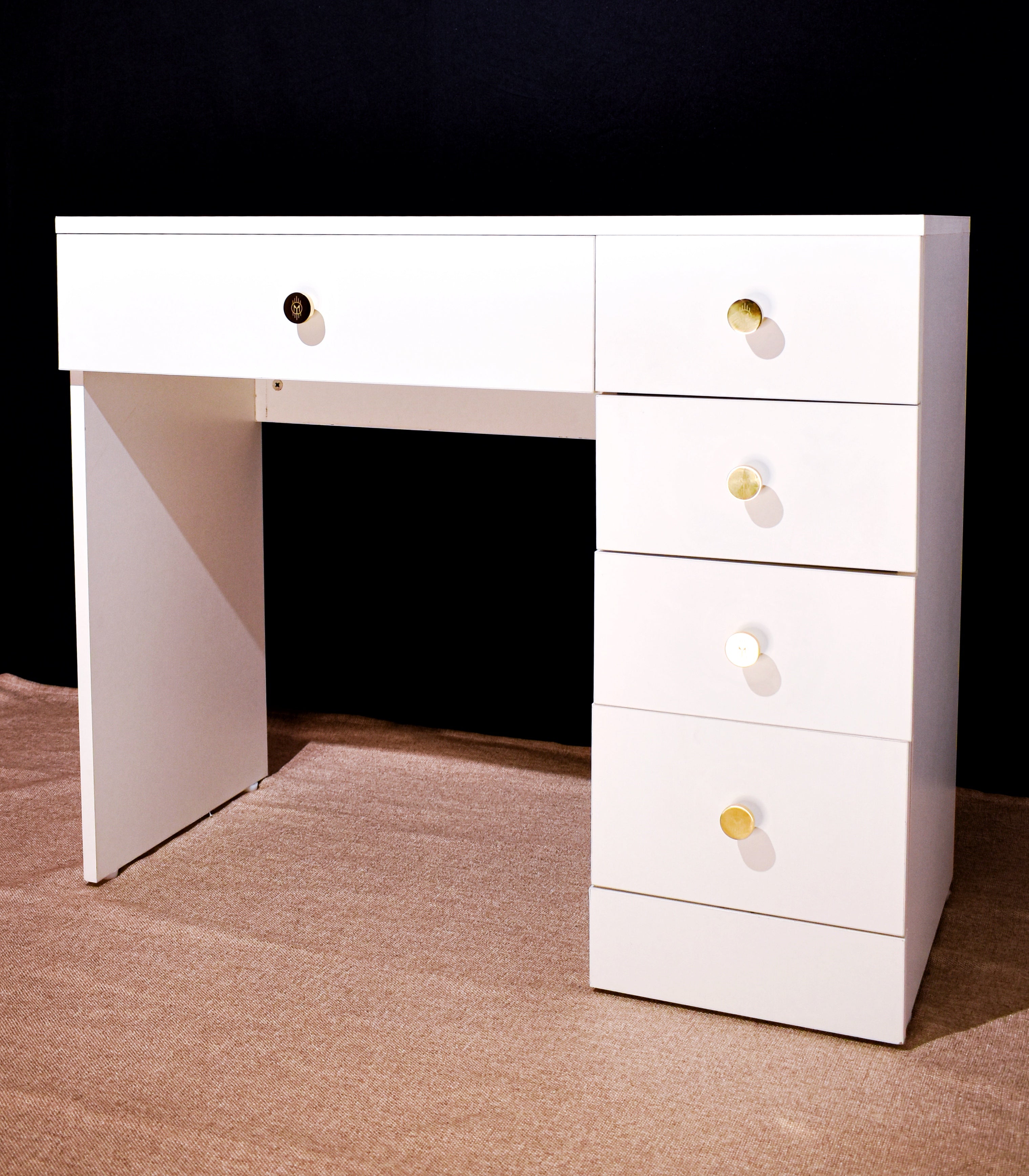 THE JUNKIE TABLE - Omaara