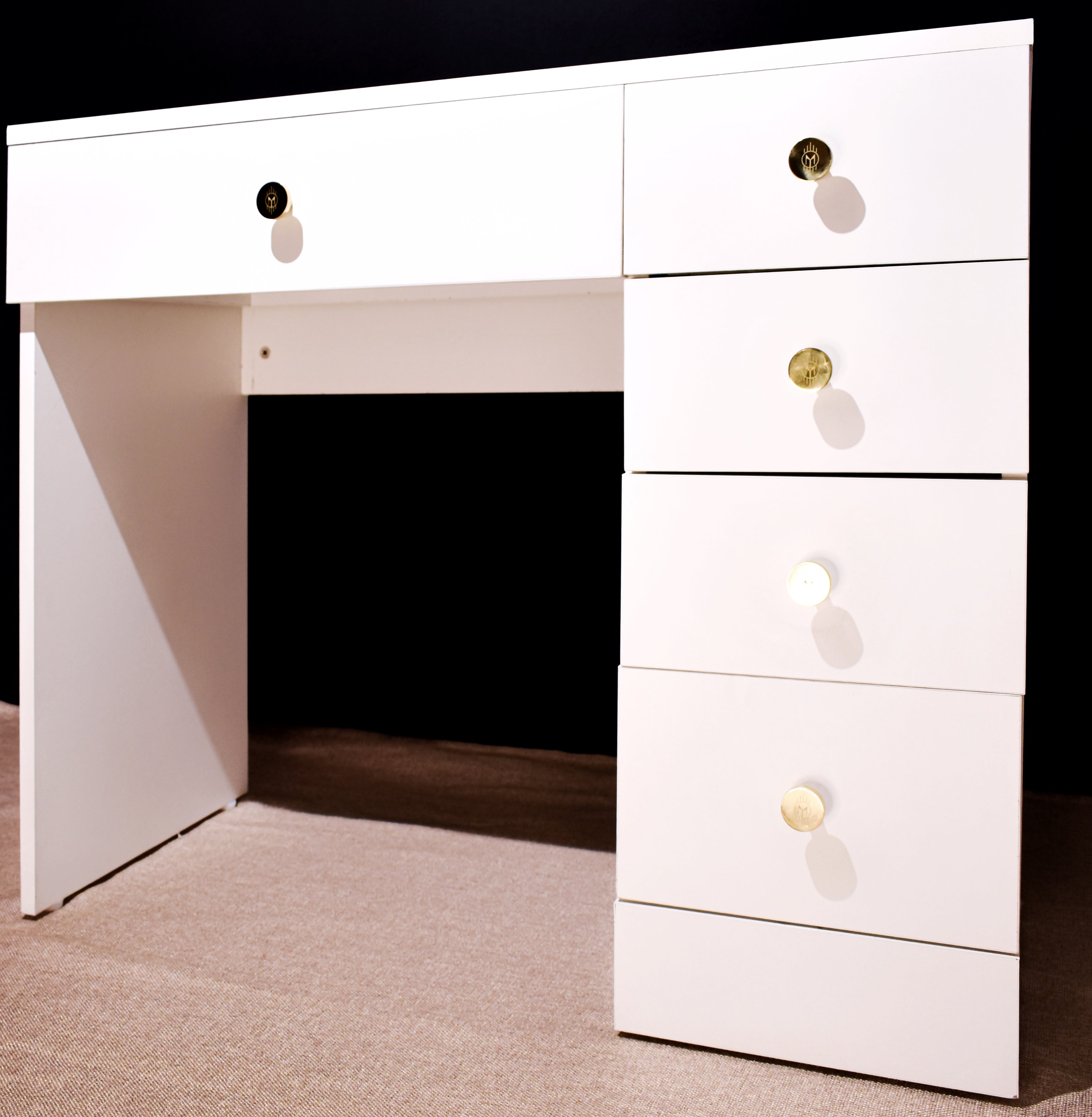 THE JUNKIE TABLE - Omaara