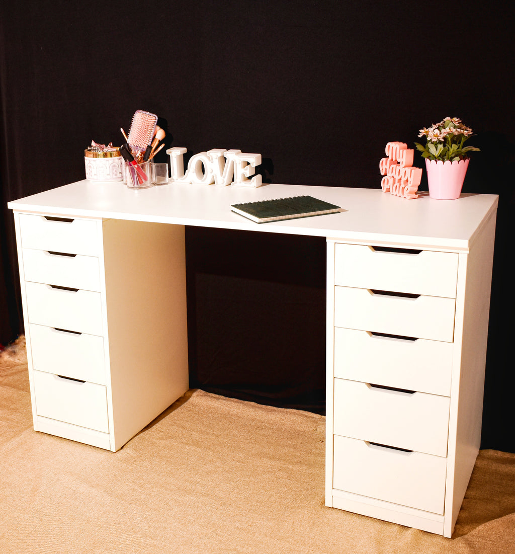 THE PRINCESS TABLE - Omaara