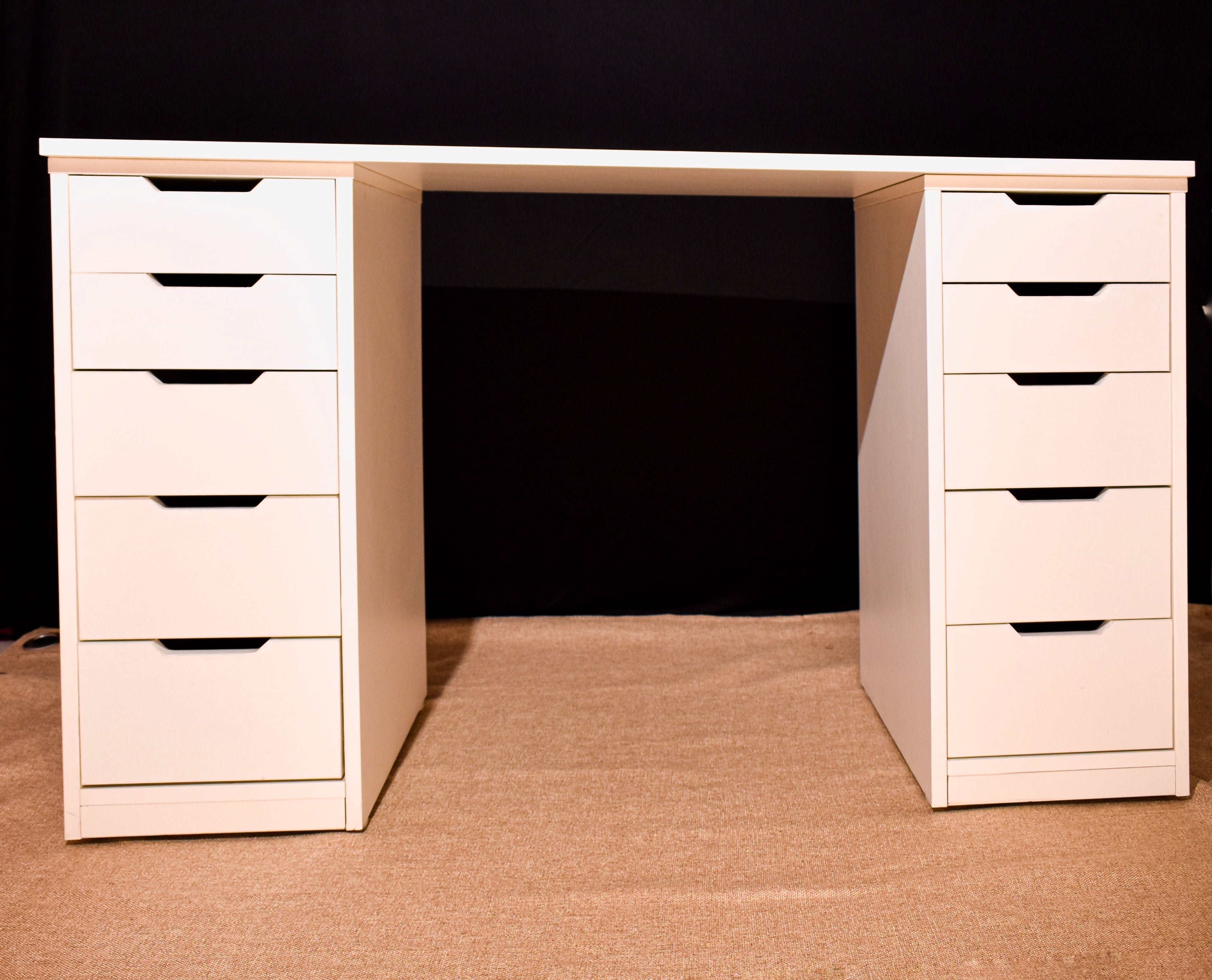 THE PRINCESS TABLE - Omaara