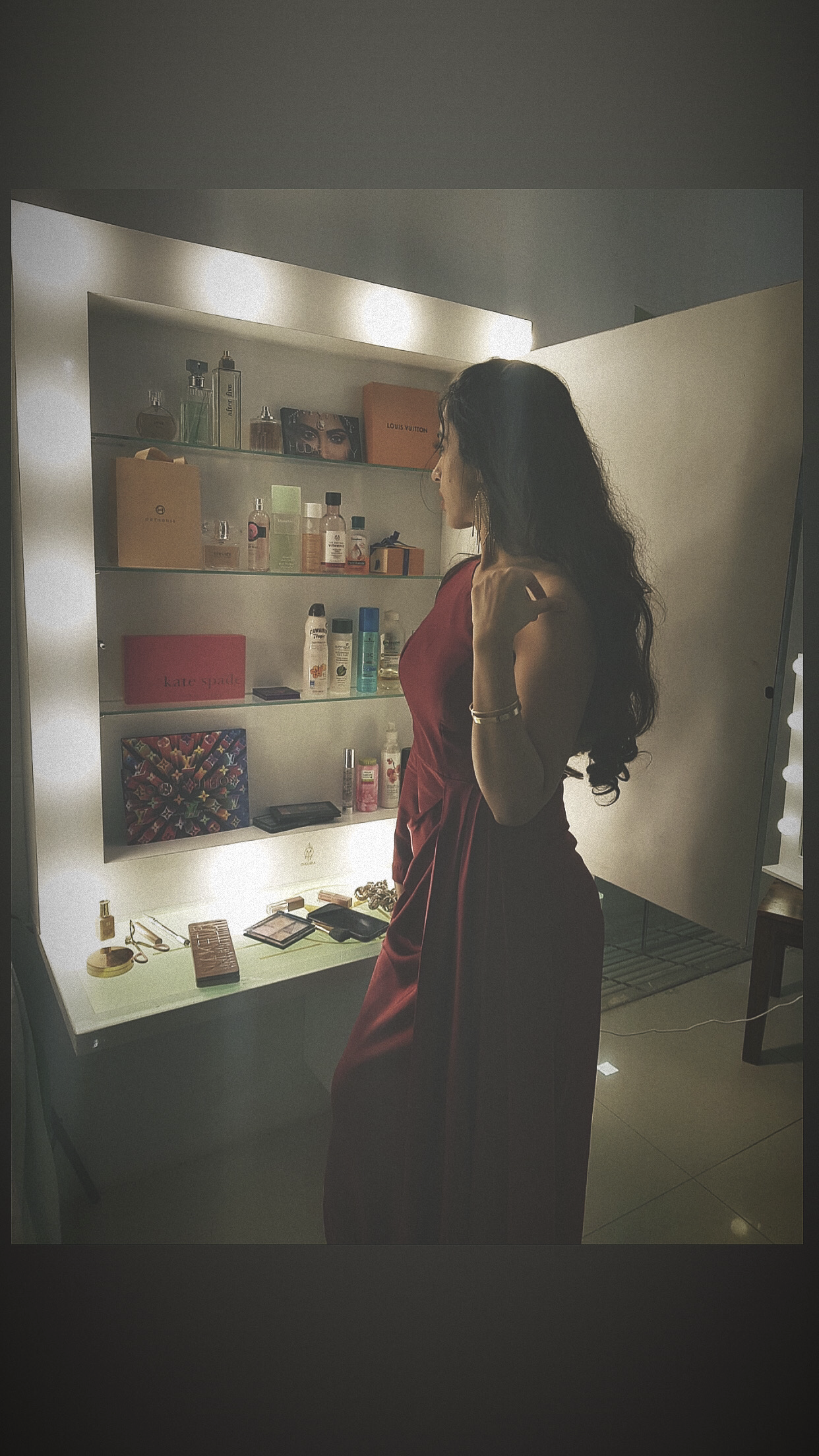 THE MAKEUP WIZARD | MAKEUP VANITY WITH LED LIGHTS - Omaara