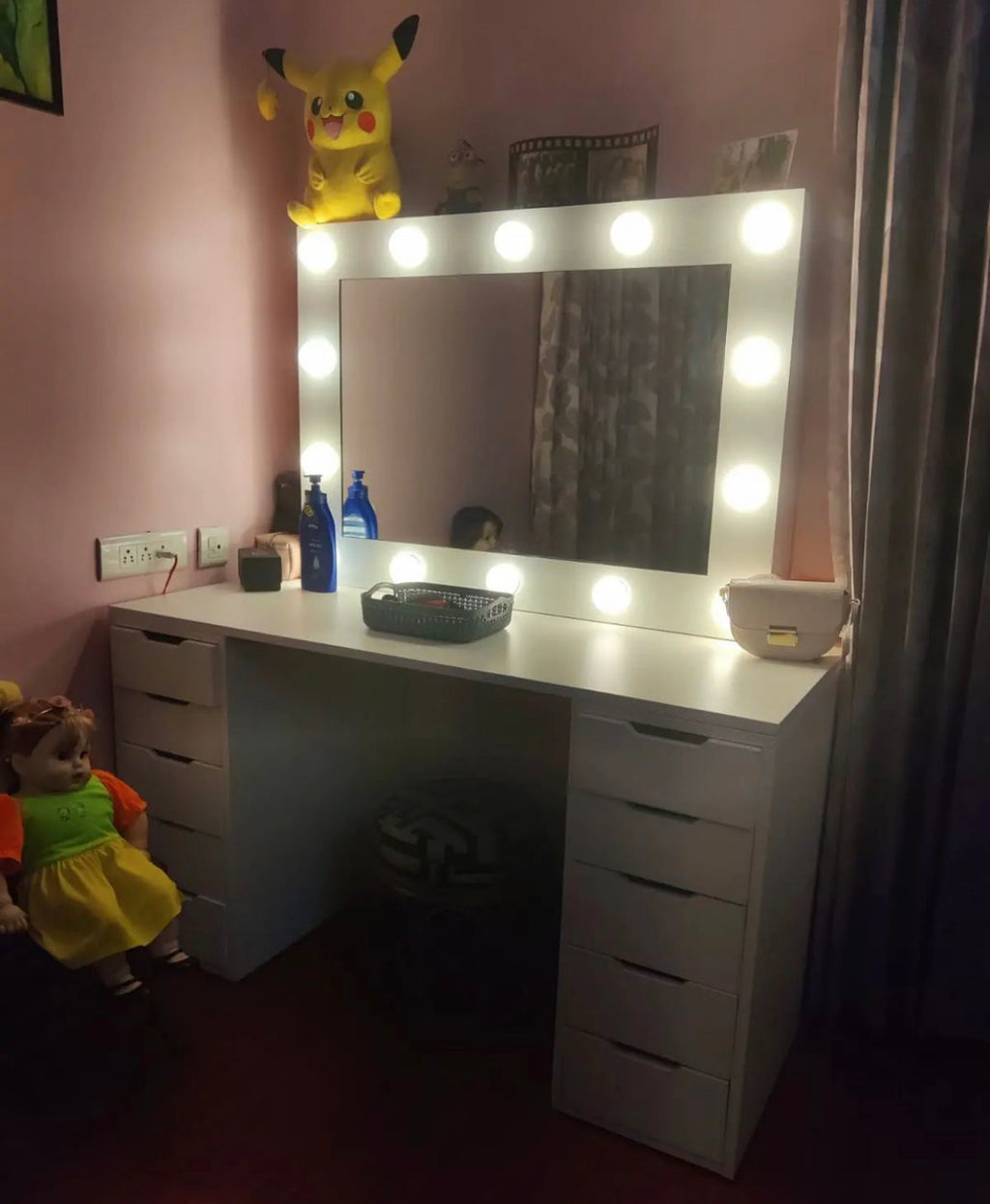 THE MAKEUP UNICORN | MAKEUP VANITY WITH LED LIGHTS - Omaara