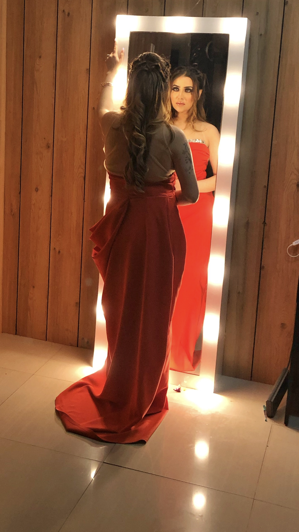 THE MAKEUP THUNDER | MAKEUP MIRROR WITH LED BULBS - Omaara