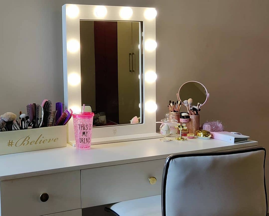 THE MAKEUP MAFIA | MAKEUP VANITY WITH LED LIGHTS - Omaara