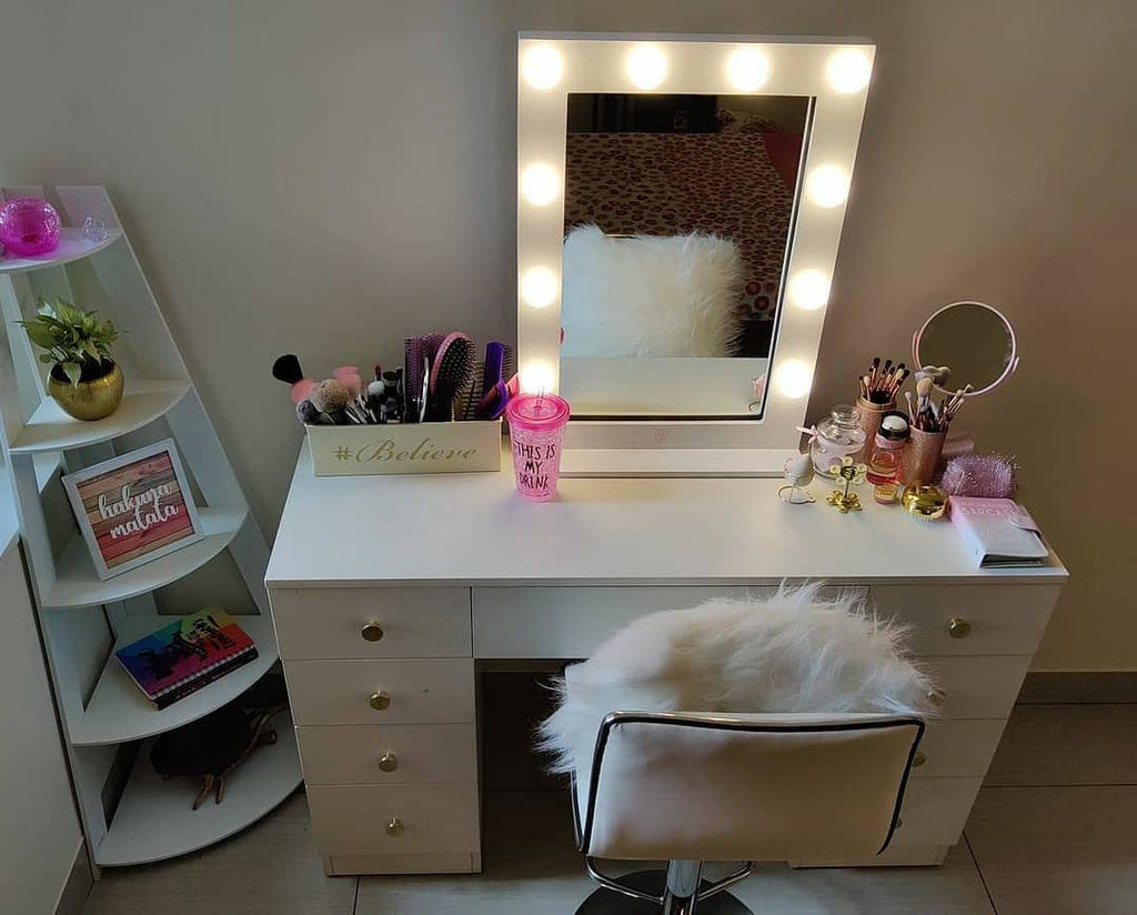 THE MAKEUP MAFIA | MAKEUP VANITY WITH LED LIGHTS - Omaara