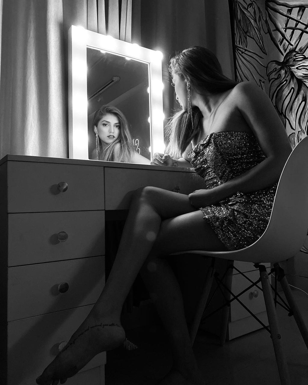 THE MAKEUP MAFIA | MAKEUP VANITY WITH LED LIGHTS - Omaara